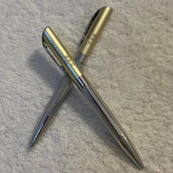 New Macau MGM Cotai The Mansion （雍华府） Hote Ballpoint Pen Gold Silver Metal - Picture 3 of 7
